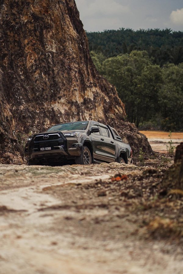 HILUX - Image 8